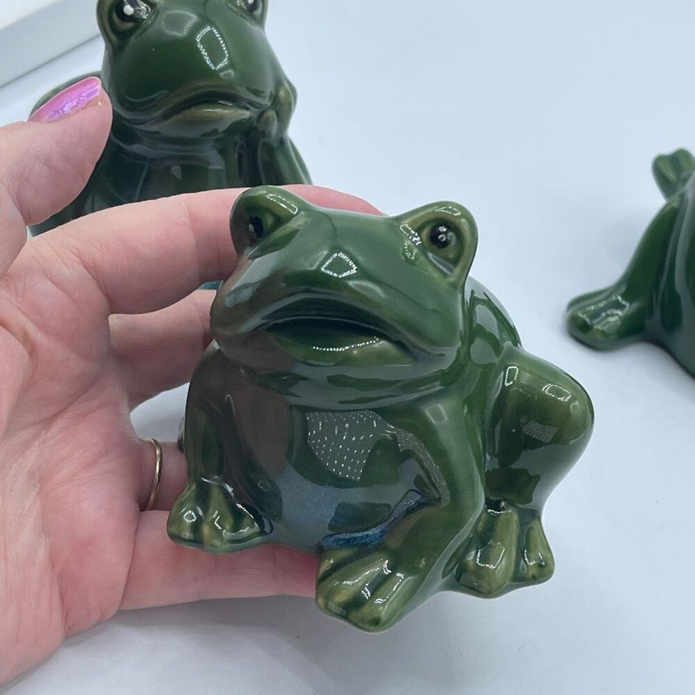 Set of 3 whimsical frog garden porch shelf sitters figures - Picture 3 of 7